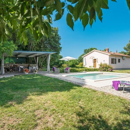 Beautiful Home In Bale With Kitchen Zewnętrze zdjęcie