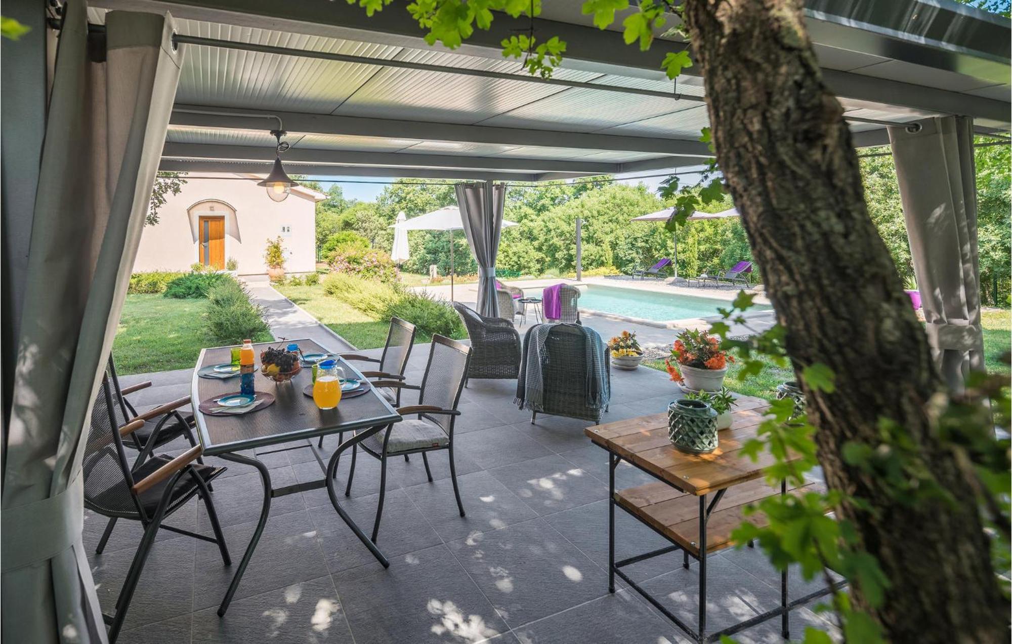 Beautiful Home In Bale With Kitchen Zewnętrze zdjęcie