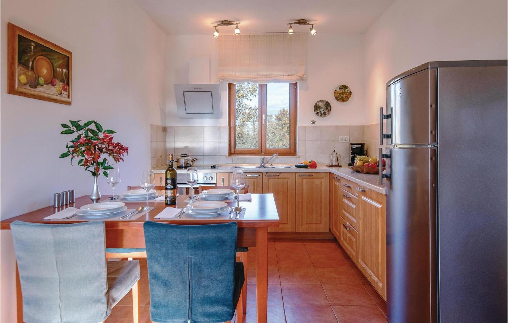 Beautiful Home In Bale With Kitchen Zewnętrze zdjęcie