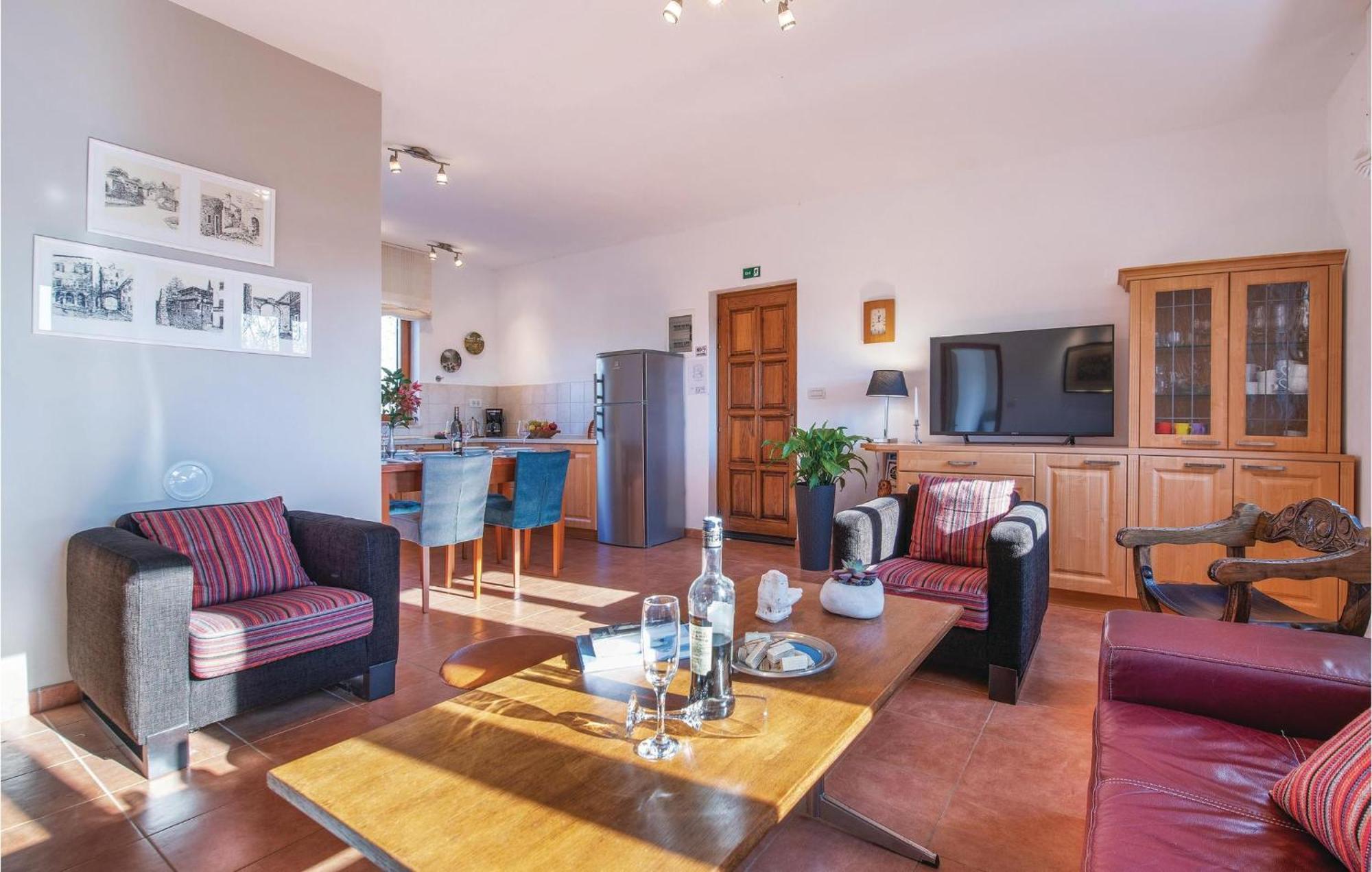 Beautiful Home In Bale With Kitchen Zewnętrze zdjęcie