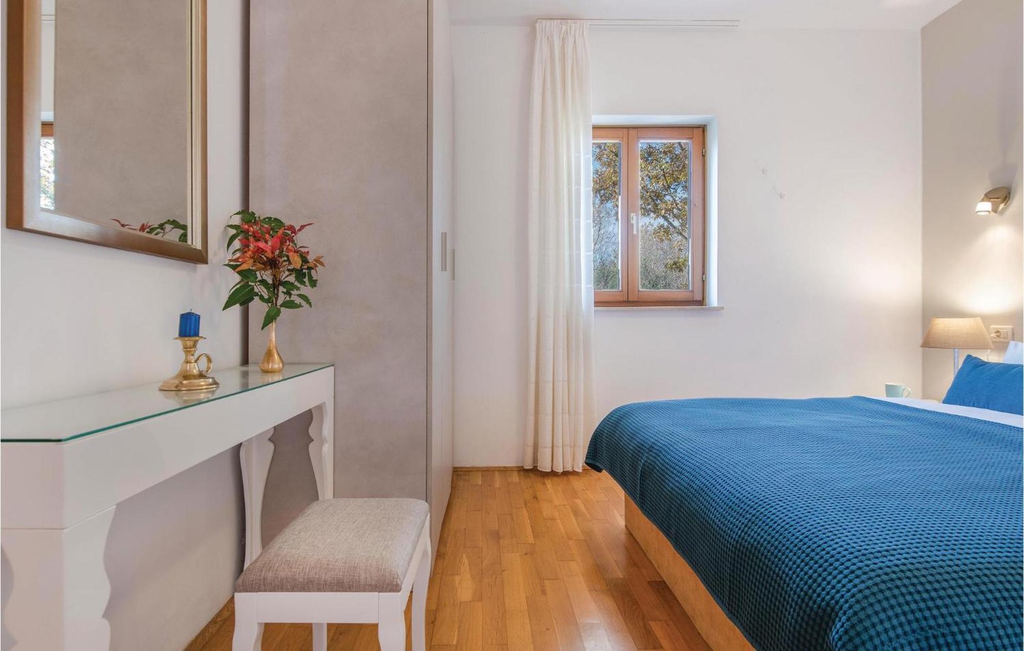 Beautiful Home In Bale With Kitchen Zewnętrze zdjęcie